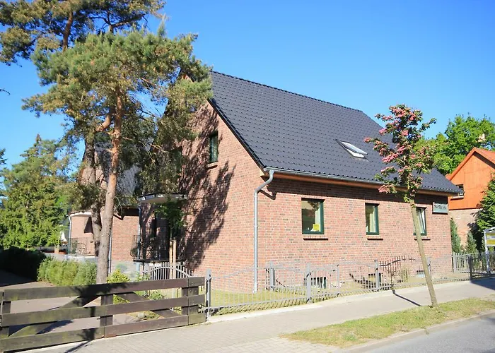 Apartmenthaus Hus Übi by Rujana